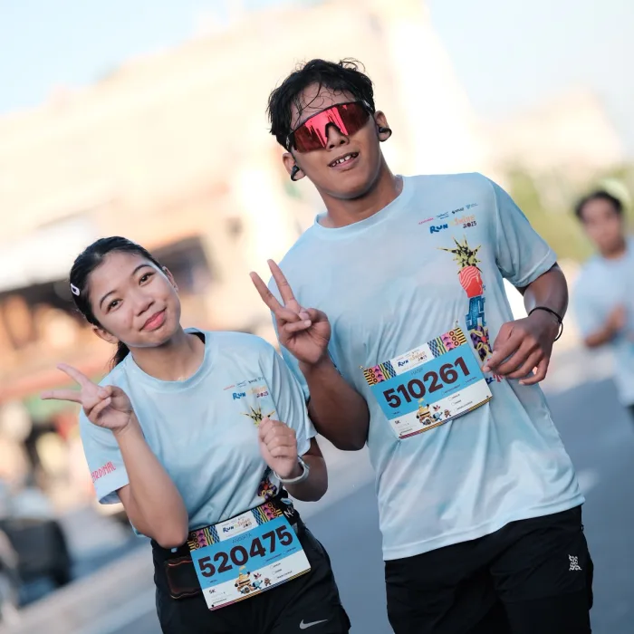 Dua pelari fun run Run'nShine lari santai di Jogja tahun lalu