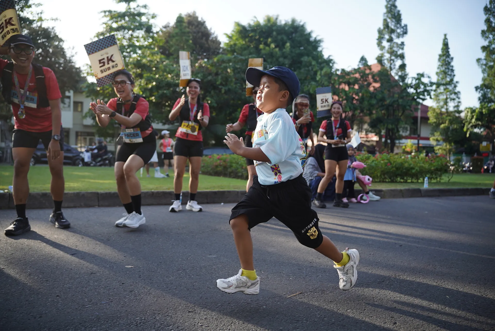 Pelari cilik di lintasan fun run Run'nShine